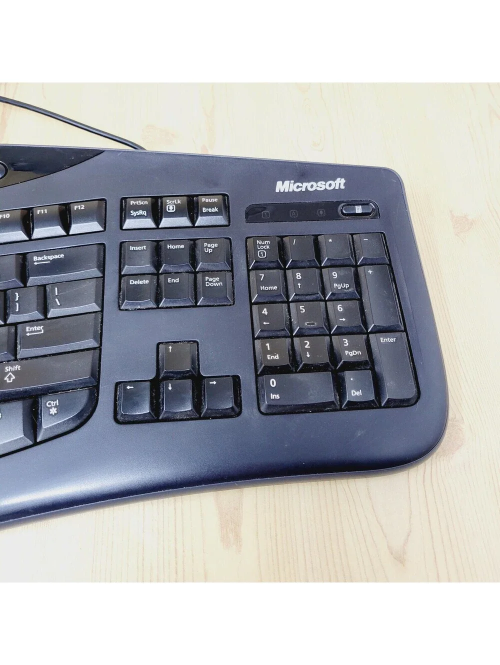 Microsoft Comfort Curve Ergonomic Keyboard 2000 v1.0 Wired USB